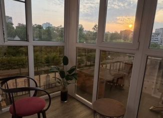 Сдается в аренду 1-комнатная квартира, 40 м2, Хабаровск, улица имени Лейтенанта С.В. Орлова, 8