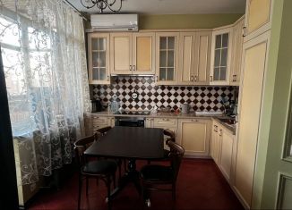 Сдача в аренду однокомнатной квартиры, 65 м2, Екатеринбург, улица Николая Никонова, 21, метро Уральская