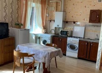 Сдам в аренду двухкомнатную квартиру, 50 м2, Азов, Волгоградский переулок, 35