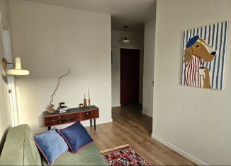 Продается 3-комнатная квартира, 42 м2, Свердловская область, улица Гагарина, 35