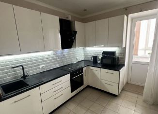 Сдается в аренду трехкомнатная квартира, 101 м2, Старый Оскол