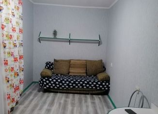 Сдаю двухкомнатную квартиру, 43 м2, Азов, улица Кондаурова, 7