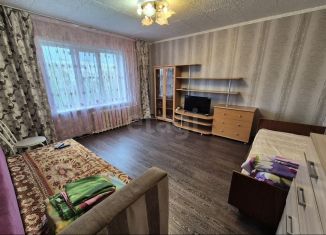 Сдается двухкомнатная квартира, 50 м2, Коми, улица Нефтяников, 6