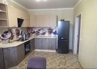 Сдается в аренду трехкомнатная квартира, 100 м2, Тюмень, Севастопольская улица, 2к4