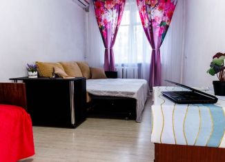 Сдается в аренду двухкомнатная квартира, 45 м2, Крымск, Пролетарская улица, 1