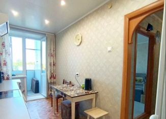 Продажа 2-ком. квартиры, 42.9 м2, Киров, улица Мира, 1