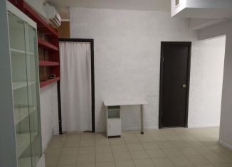 Продам торговую площадь, 38 м2, посёлок городского типа Яблоновский, улица Кобцевой, 1/8