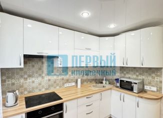 Продаю 2-комнатную квартиру, 56 м2, Йошкар-Ола, улица Воинов-Интернационалистов, 26, микрорайон Восточный