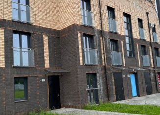 Продам 2-ком. квартиру, 43.3 м2, посёлок Западный, Спортивная улица, 20