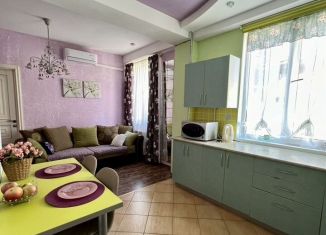 Сдаю 2-ком. квартиру, 38 м2, Сочи, Виноградный переулок, 116