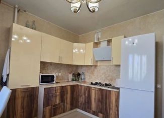 Продам 1-ком. квартиру, 42 м2, Псковская область, улица Кузбасской Дивизии, 24