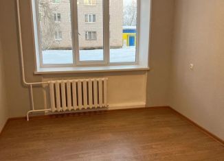 Четырехкомнатная квартира на продажу, 61.5 м2, Пикалёво, 6-й микрорайон, 48