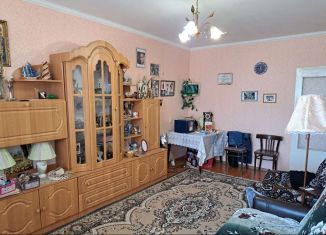 Продаю 3-комнатную квартиру, 68 м2, Крым, улица Челнокова, 86