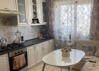 Трехкомнатная квартира на продажу, 64 м2, Валдай, проспект Васильева, 34