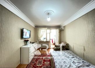 Продаю 2-ком. квартиру, 60 м2, Махачкала, улица Каримова, 10