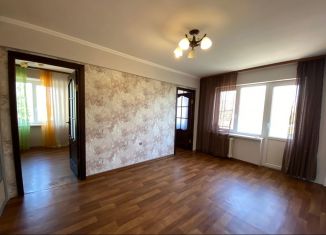 Продаю 3-ком. квартиру, 60 м2, Астрахань, улица Тютчева, 2