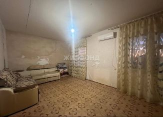 Продаю 2-ком. квартиру, 68 м2, Астрахань, улица Аксакова, 8к1