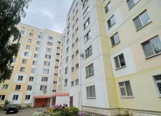 Сдается 2-ком. квартира, 48 м2, Нижнекамск, проспект Вахитова, 2