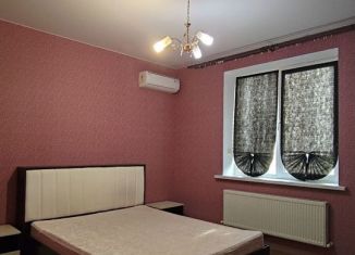 Сдаю 2-комнатную квартиру, 90 м2, Таганрог, улица Чайковского, 1