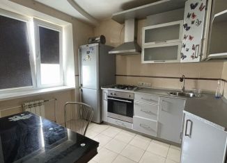 Сдаю в аренду 3-ком. квартиру, 69 м2, Армавир, улица 5-я Линия, 21