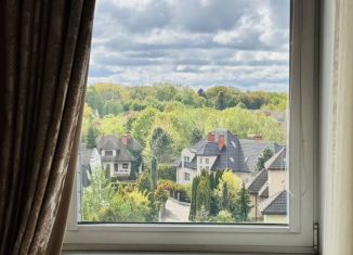 Продам 3-комнатную квартиру, 120 м2, Калининград, улица Каштановая Аллея, 143И