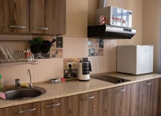 Сдается в аренду 1-ком. квартира, 30 м2, Азов, Красногоровская улица, 19