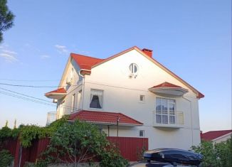 Продаю дом, 580 м2, Алушта, Советская площадь