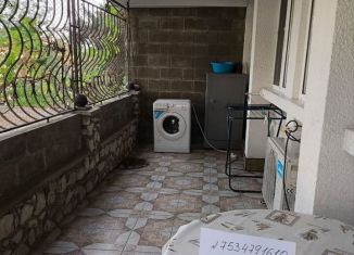 Сдается в аренду двухкомнатная квартира, 65 м2, поселок городского типа Форос, улица Космонавтов, 5