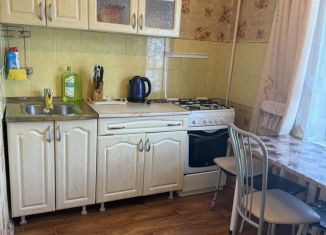 Сдам в аренду 2-ком. квартиру, 46 м2, Биробиджан, Советская улица, 62А, микрорайон А