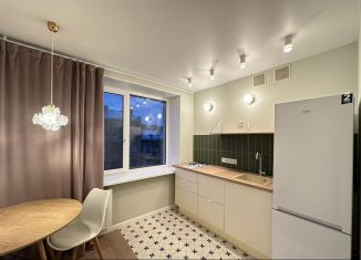 Сдам в аренду 1-ком. квартиру, 35 м2, Санкт-Петербург, 15-я линия Васильевского острова, 32