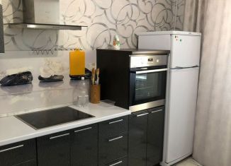 Сдача в аренду 1-ком. квартиры, 38 м2, Тюмень, Западносибирская улица, 2к1, ЖК Добрый