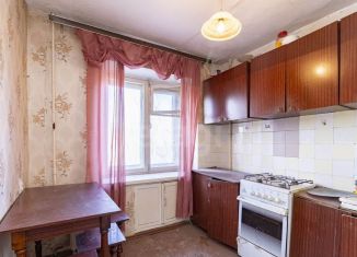Продам 2-ком. квартиру, 43 м2, Тюмень, улица Республики, 187
