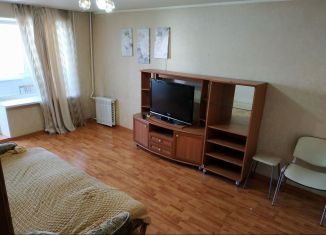 Сдам в аренду 2-ком. квартиру, 50 м2, Уфа, Российская улица, 17