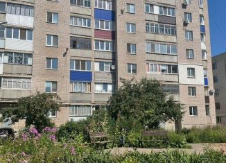 Сдается в аренду двухкомнатная квартира, 46 м2, Бугульма, улица Космонавтов, 1