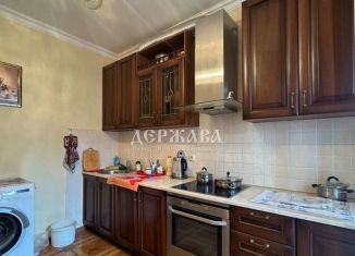 Сдается в аренду двухкомнатная квартира, 61 м2, Старый Оскол, микрорайон Северный, 7