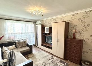 Продам двухкомнатную квартиру, 50 м2, Таганрог, улица Сергея Шило, 200-4