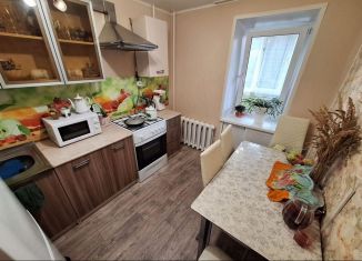 Продаю 1-ком. квартиру, 40 м2, Туймазы, улица Комарова, 2