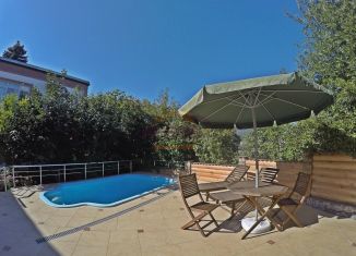 Аренда дома, 120 м2, Ялта, Сосновая улица, 23