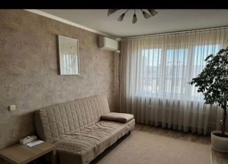 Продается двухкомнатная квартира, 56 м2, поселок городского типа Афипский, улица 50 лет Октября, 98