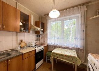 Сдам в аренду трехкомнатную квартиру, 61 м2, Саранск, улица Есенина