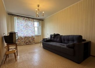 Продаю 3-ком. квартиру, 70 м2, Великие Луки, Рижская улица, 16