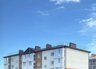 Продаю 1-ком. квартиру, 40 м2, Майкоп, улица Николая Кутенко, 2А