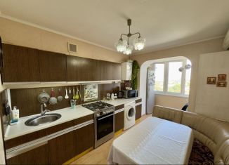 Продаю 3-ком. квартиру, 66 м2, Евпатория, улица Фрунзе, 23