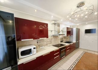 Сдам 3-ком. квартиру, 120 м2, Республика Башкортостан, улица Достоевского, 100