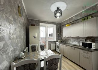 Продаю 2-ком. квартиру, 65 м2, деревня Куюки, улица Ясная Поляна, 5, ЖК Микрорайон Яшьлек