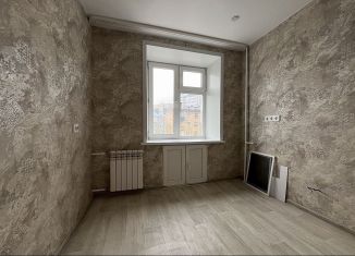 Продам 2-ком. квартиру, 43 м2, Чита, Кастринская улица, 3А