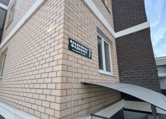 Продам 2-ком. квартиру, 68 м2, Краснодар, улица Героя Хабибуллина, 7