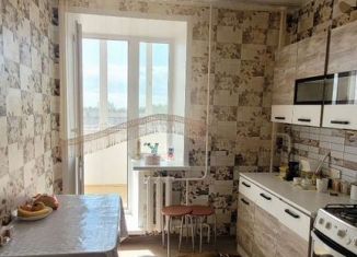 Сдаю 1-ком. квартиру, 35 м2, Елабуга, проспект Нефтяников, 11