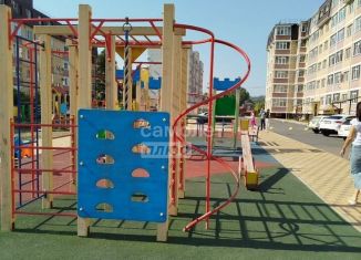 Продаю двухкомнатную квартиру, 62 м2, Горячий Ключ, Рябиновая улица, 2