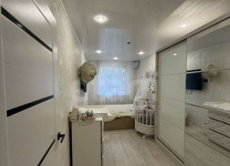 Продам двухкомнатную квартиру, 44 м2, Старый Оскол, микрорайон Жукова, 4